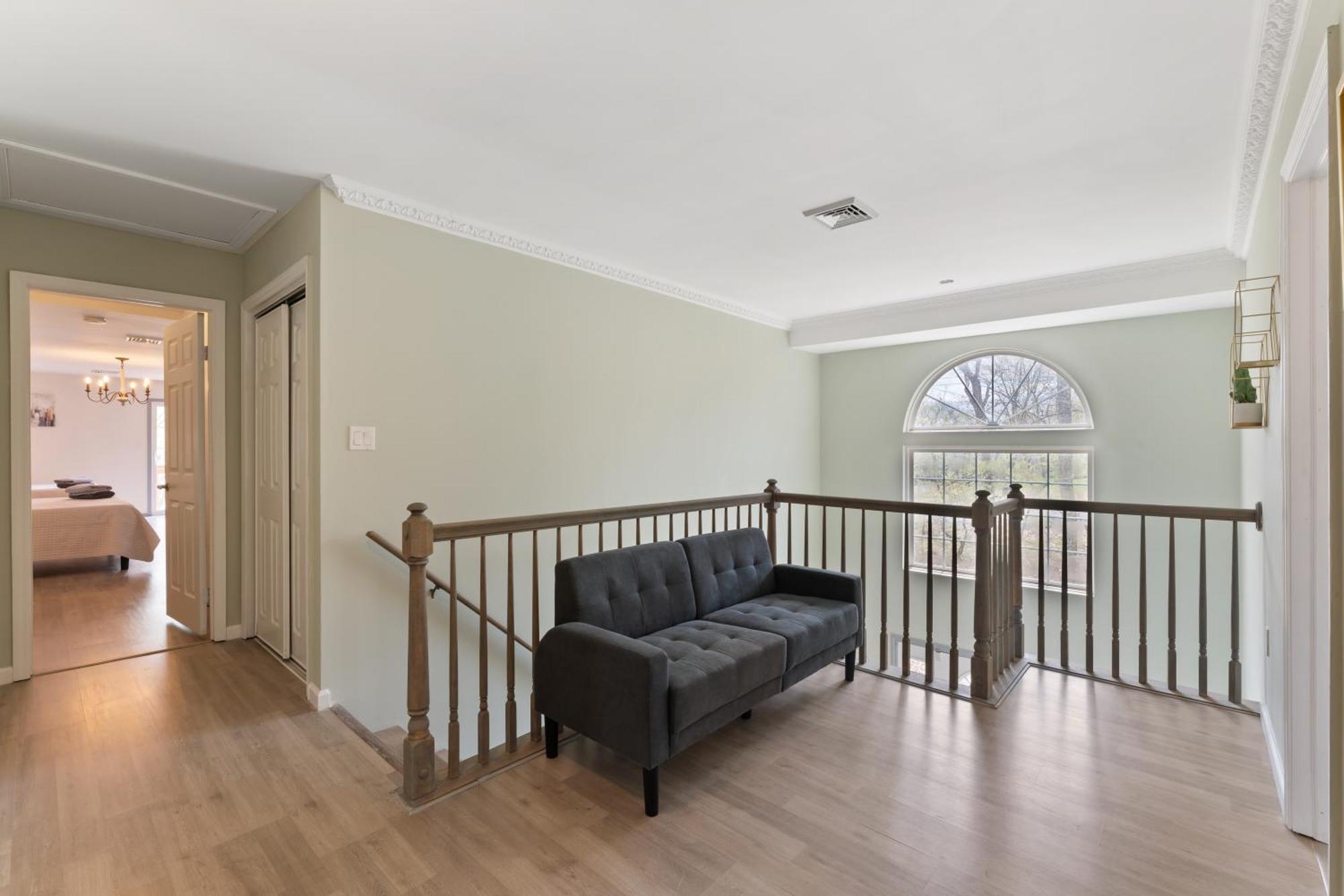Amazing In Poconos 8 Beds 3.5 Baths, Hot Tub Game * East Stroudsburg