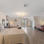 Amazing Vacation House In Poconos 8 Beds 3.5 Baths, Hot Tub Game Room