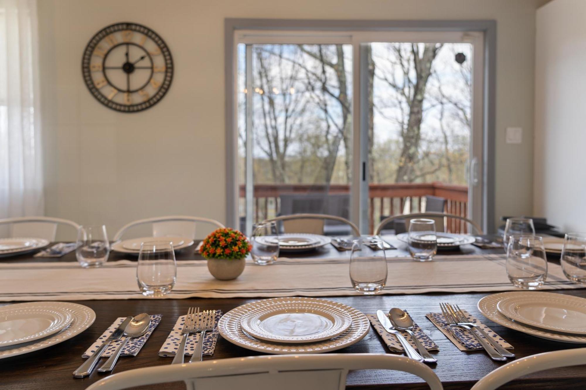 Amazing In Poconos 8 Beds 3.5 Baths, Hot Tub Game Holiday home